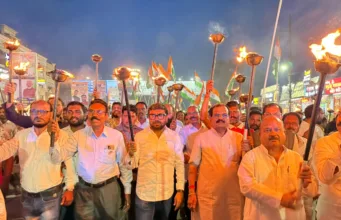 अखंड भारत दिवस और स्वतंत्रता दिवस की पूर्व संध्या पर निकली विशाल मशाल यात्रा से राष्ट्रमय हुआ शहर