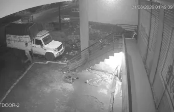 चौरई में पिकअप के टायर चोरी, CCTV में संदिग्ध कैद…
