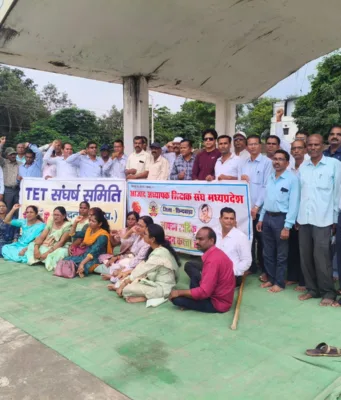 शिक्षकों ने भगवान श्री गणेश के चरणों में लगाई सामूहिक अर्जी