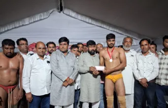 तिघरा उमरेठ में प्रदेश स्तरीय दंगल, राहुल चंद्रवंशी ने जीती फाइनल कुश्ती