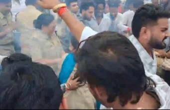 छिंदवाड़ा में प्रदर्शन के दौरान एनएसयूआई एवं एबीवीपी के कार्यकर्ताओं में टकराव