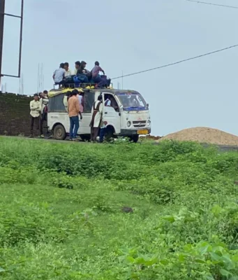 मैजिक ऑटो में स्कूली बच्चों के परिवहन को लेकर प्रशासन सख्त